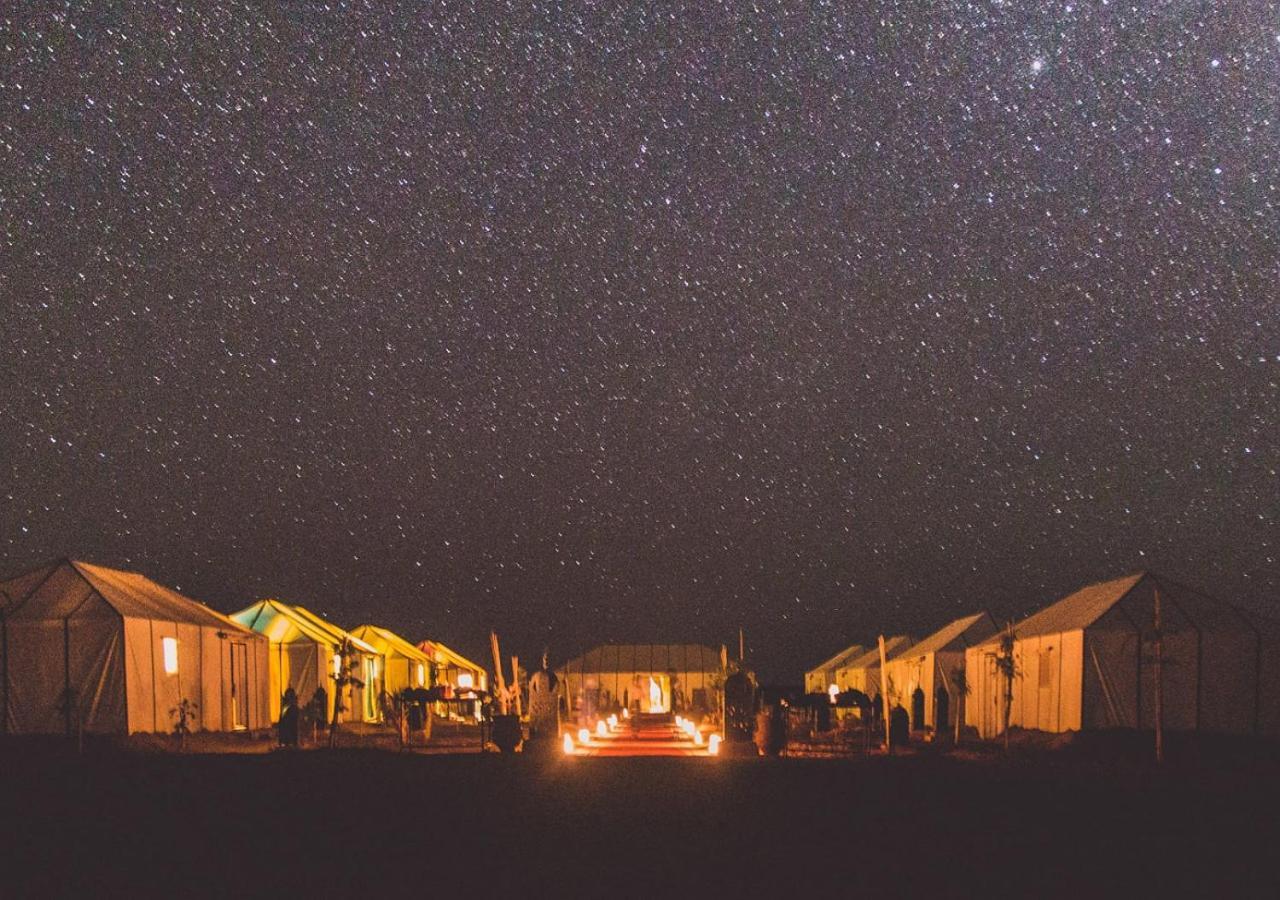 ホテル Amazing Luxury Camp メルズーガ エクステリア 写真